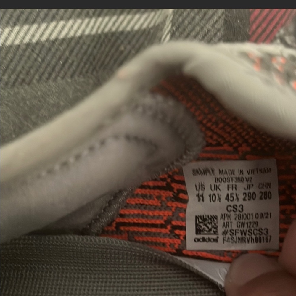 Sample Yeezy 350 - image 3